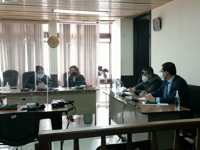 El presidente del Tribunal, el juez Carlos Adán García Cu decidió reprogramar la audiencia de extradición de Lorenzana, para el próximo 8 de julio a las 13:00 horas. Foto La Hora/Lourdes Arana.