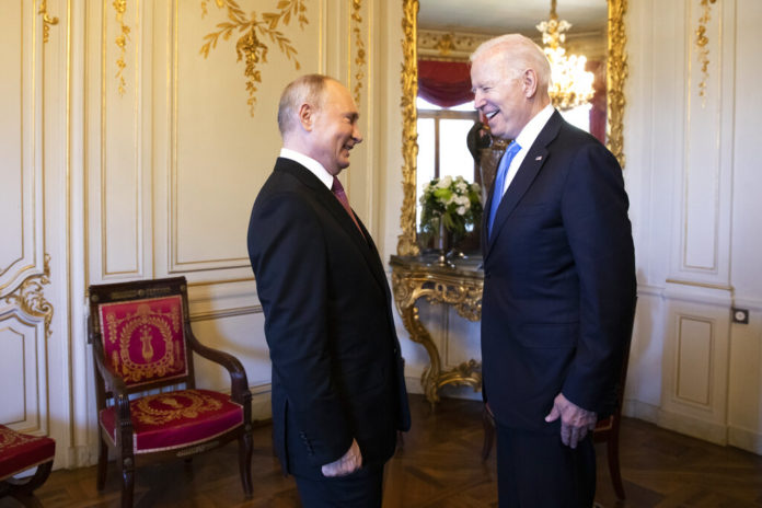 CORRECTION Switzerland Biden Putin