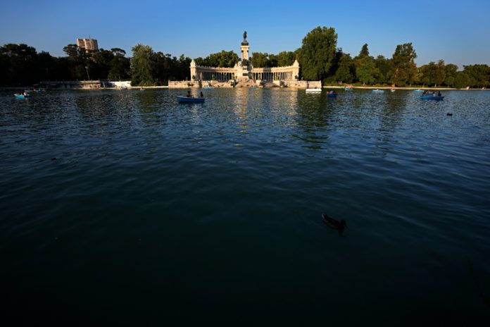 el-Parque-del-Retiro-en-Madrid-España