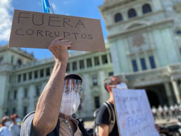 calificar-de-revoltosos-a-los-que-manifiestan