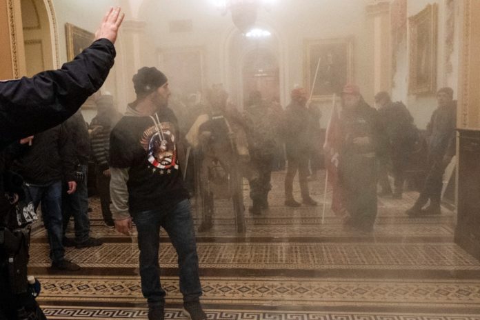Una-escena-del-asalto-al-Capitolio-en-Washington
