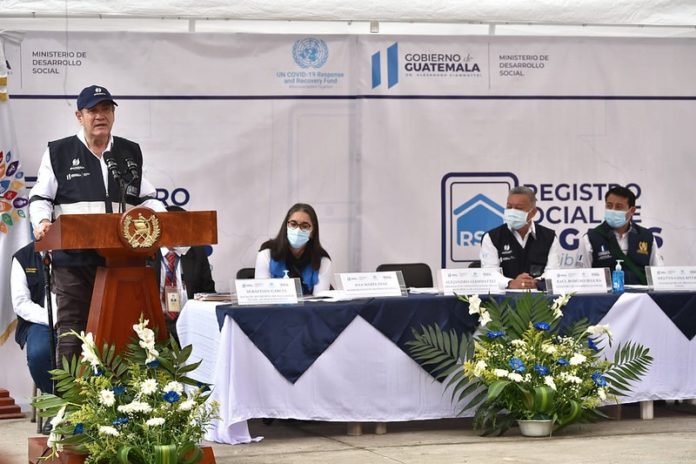 Alejandro-Giammattei-en-conferencia