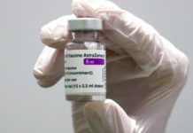 El mayor productor mundial de vacunas detiene la producción de su versión de AstraZeneca