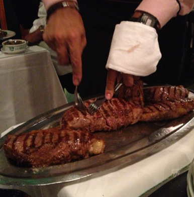 La Brigada: slicing tender steak with a spoon