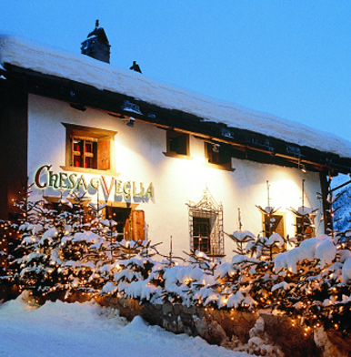 Chesa Veglia: live Grill show at Chadafö in St Moritz