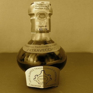 BALSAMIC VINEGAR: slow evolution, family tradition and purity for top quality