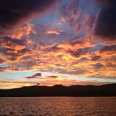 Photo essay: colors of New Hampshire reflected on a lake