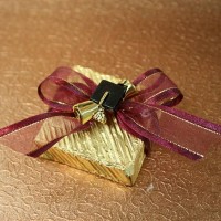 Square Chocolate with Graduation Cap and Diploma D�cor 