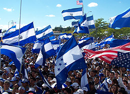 tepesianos Los hondureños en Estados Unidos deberán acudir a renovar su inscripción al TPS, en caso que la administración Obama apruebe otra extensión.