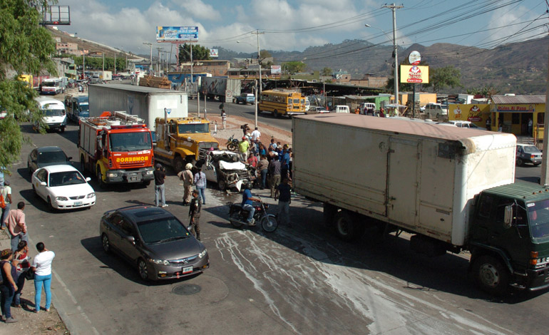 Otro aparatoso accidente dejó víctimas mortales y heridos en la carretera al norte del país.
