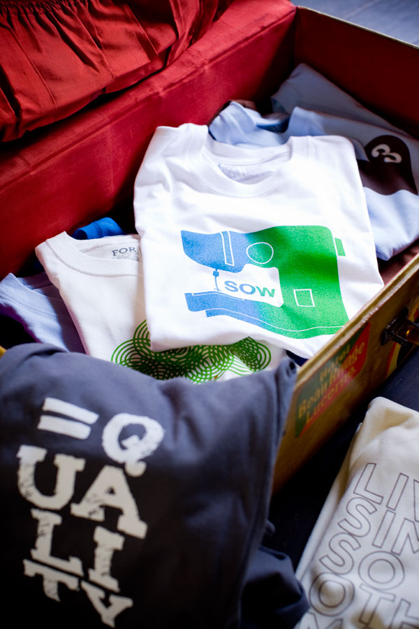 Suitcase-with-shirts