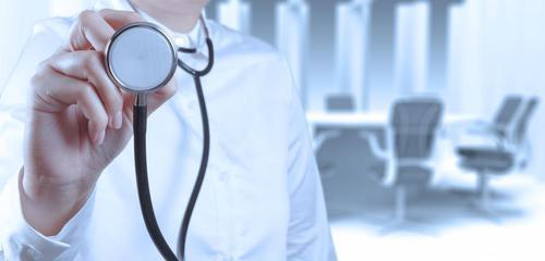 Dr with stethoscope optimized