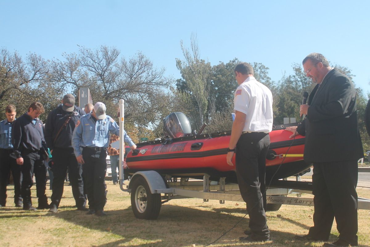 Blackwell Fire dedicates rescue boat to Larimore