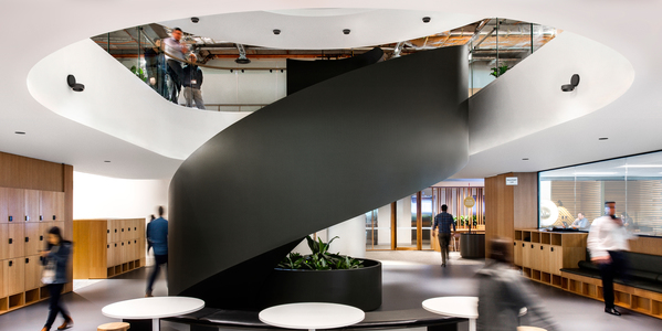 Portal_Multifloor_Staircase_06_05.jpg