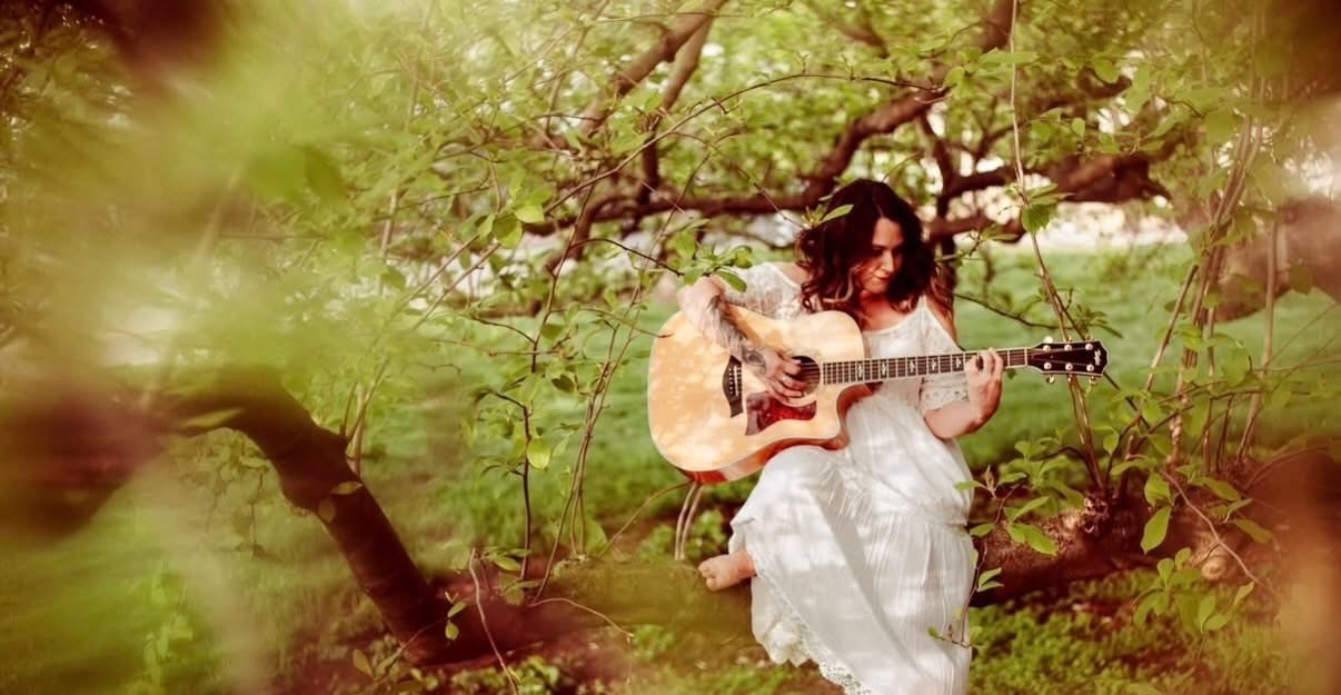 Live Music in the Vineyard: Betsy in the Verse