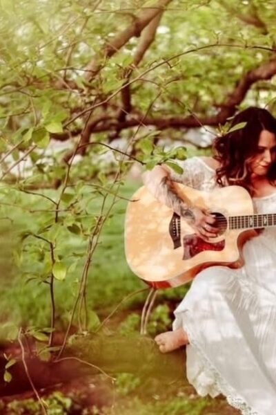 Live Music in the Vineyard: Betsy in the Verse