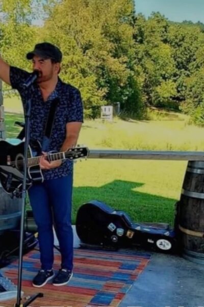 Live Music in the Vineyard: Chaz Knapp
