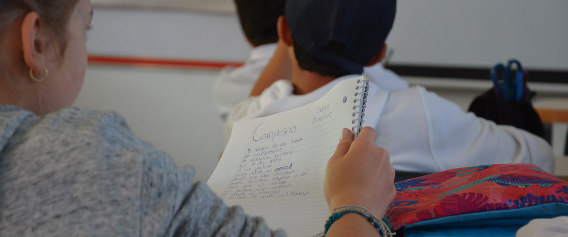 estudiante con notas