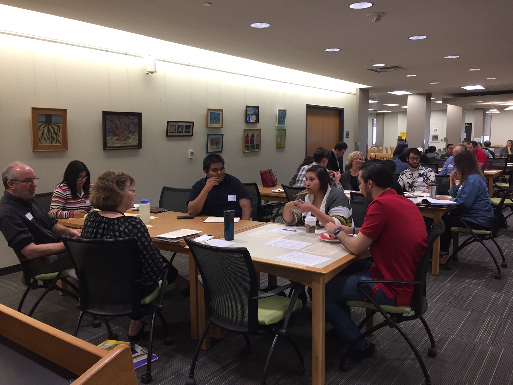 rountable participants discuss IL Framework