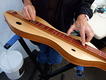 A dulcimer