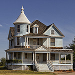 Kool Cats Photography, This Old House, CC BY 2.0 (https://creativecommons.org/licenses/by/2.0/), Image Source: Flickr (https://www.flickr.com/photos/katsrcool/15459913911/)