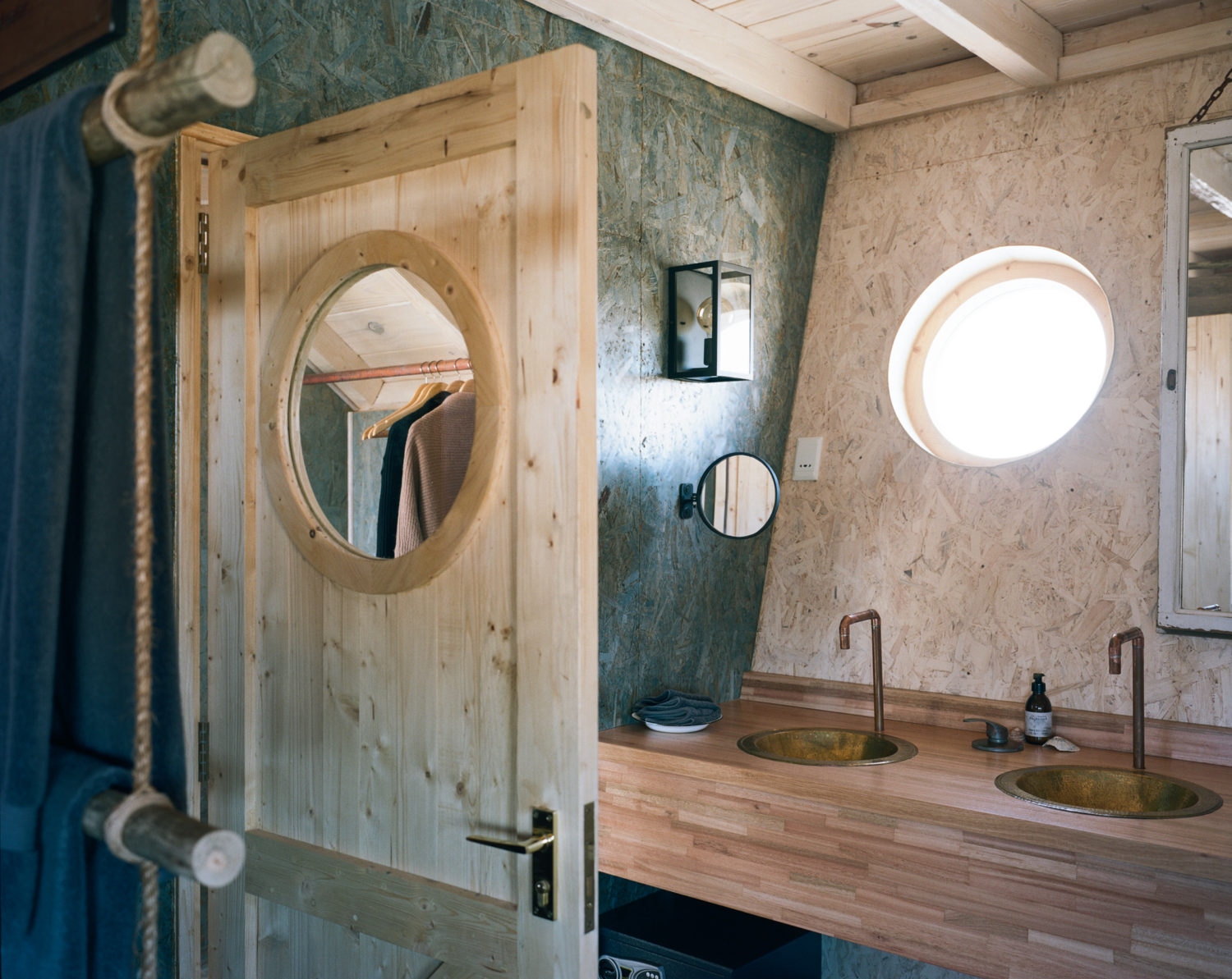 Shipwreck Lodge Chalet Bathroom