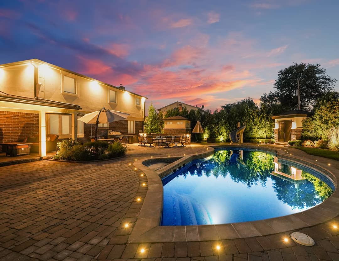 CHRISTMAS LIGHTS INSTALLATION