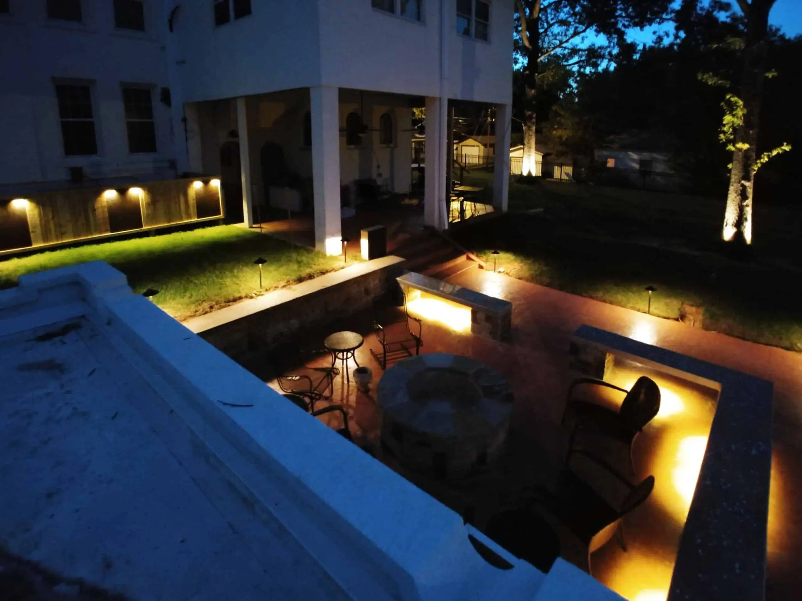 CHRISTMAS LIGHTS INSTALLATION