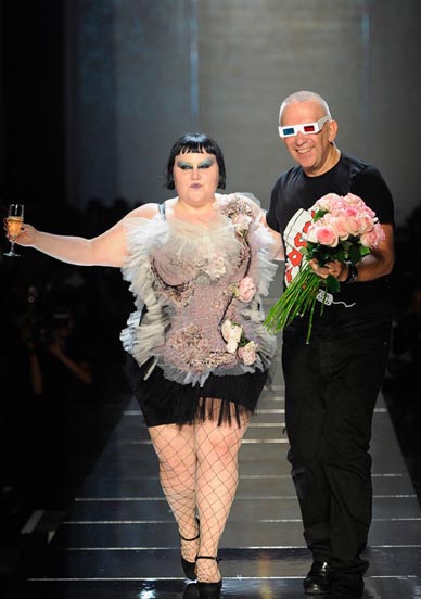 E Beth Ditto, na passarela de primavera-verão 2010/11 71212-beth-ditto-jpg