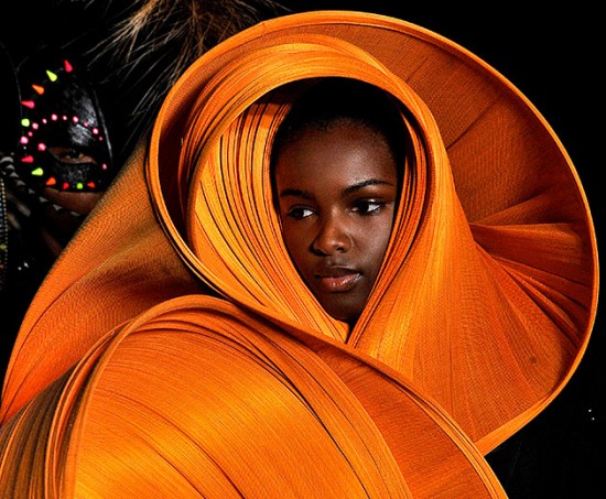 Dicas de make pra pele negra por Fabiana Gomes, da M.A.C - Lilian Pacce