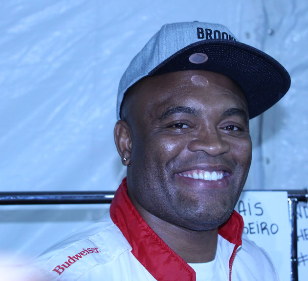 Anderson Silva assume sua vaidade antes de desfilar pra Ausländer