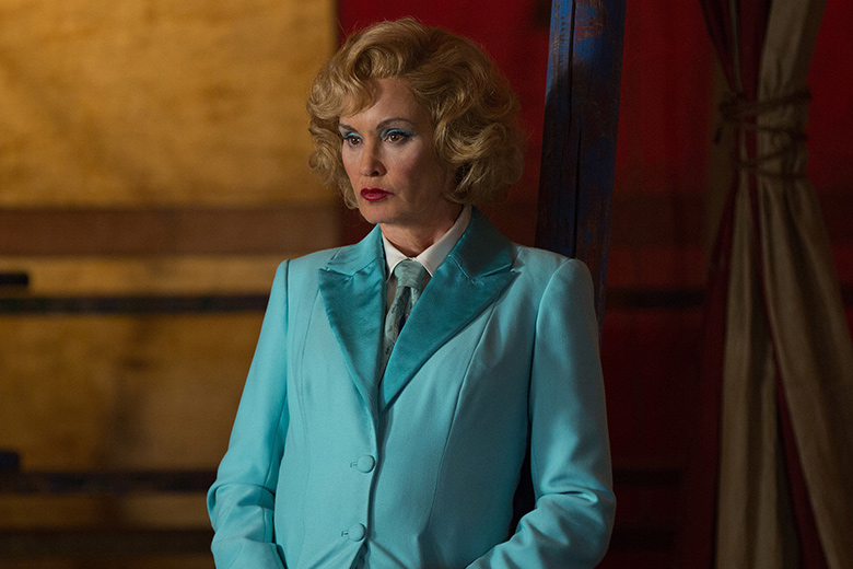 Neste Halloween vista "American Horror Story" Lilian Pacce