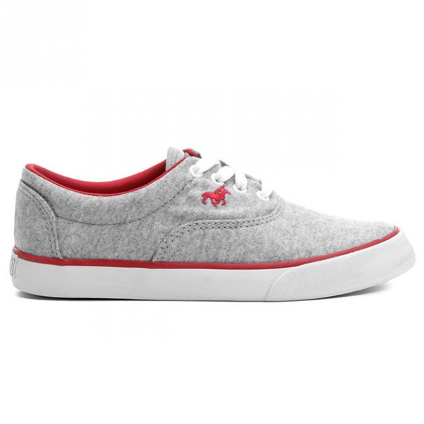 A Polo fez um modelo em moletom pra Zattini - esse tem uns detalhes discretos em vermelho (R$ 149,90) 170216-calcados-e-mochilas-moletom02
