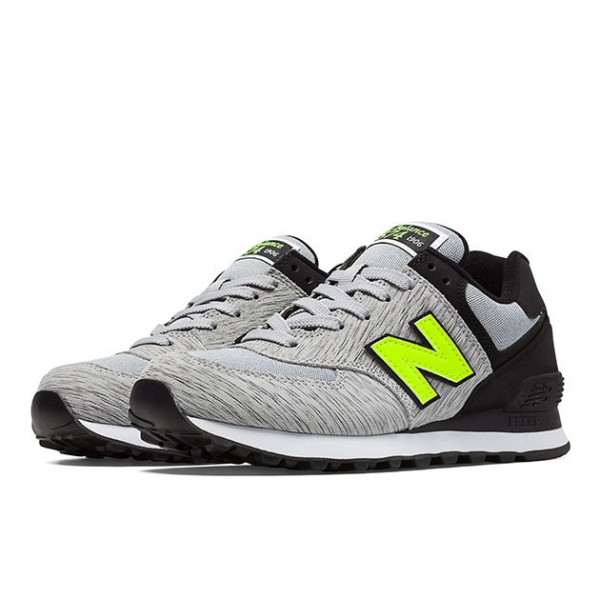 A New Balance é a marca queridinha de muita gente. Eles usaram o moletom de um jeito bem interessante nesse tênis, A redação já quer! (R$ 430) 170216-calcados-e-mochilas-moletom10