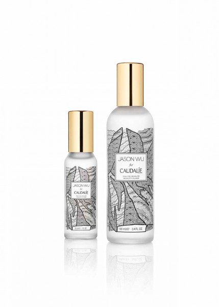 O produto nas versões de 30ml e 100ml. Curtiu? Conta pra gente nos comentários! 050816-caudalie-jason-wu-2