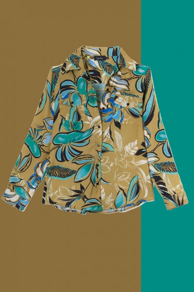 Lucidez (R$ 399) com o fundo bege 010916-camisa-florida-trabalho-11
