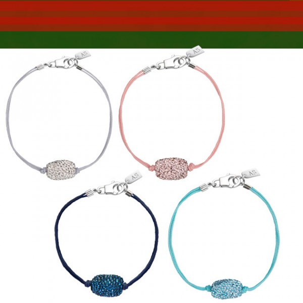 Cada uma dessas pulseiras da Swarovski custa R$ 445 - 30% do valor será doado pra projetos da ONU pela igualdade de gênero e empoderamento das mulheres pelo mundo 211116-compras-com-proposito-natal-12