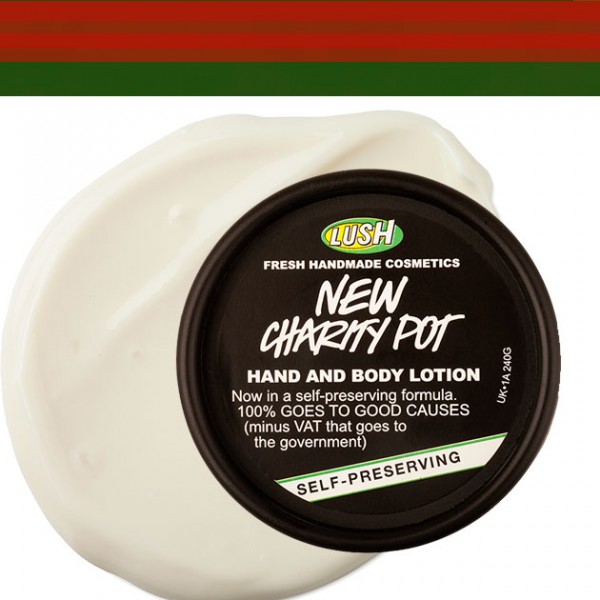 O creme hidrantante da Lush custa R$ 35 (45g) e R$ 120 (240g) - ele também entra nas compras com propósito! Toda renda do Charity Pot é revertida pra organizações que se alinham com a ética da marca com causas relacionadas à conservação ambiental, bem estar animal e direitos humanos! 211116-compras-com-proposito-natal-15