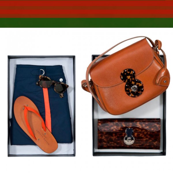 Nos kits da Ralph Lauren, tem opção feminina e masculina: pra eles, chinelo, óculos e bermuda por R$ 3.590. Pra elas, bolsas por R$ 8.350! O melhor: no dia 6/12 acontece o Welcome to Christmas Season na loja da marca do Shopping Cidade Jardim, onde parte da renda das vendas efetuadas pelo time de Vendedores Por Um Dia será revertida ao Projeto Velho Amigo! 211116-compras-com-proposito-natal-19
