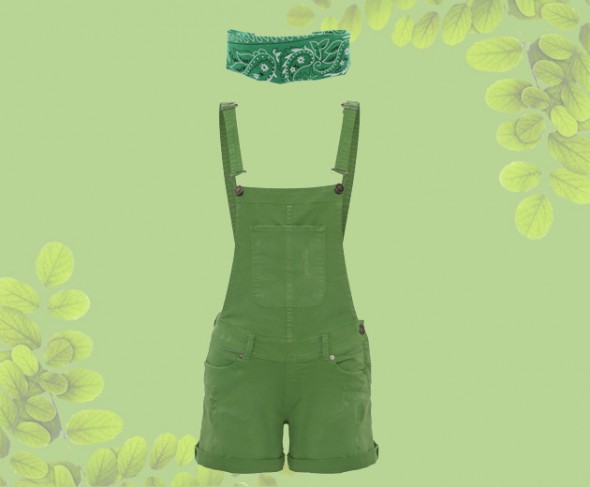 O tom da jardineira da Cavalera (R$ 346) é um pouco mais escuro mas tá valendo! Dá pra usar com a gargantilha de bandana à venda na Passarela (R$ 19,99) 201216-consumo-greenery-3
