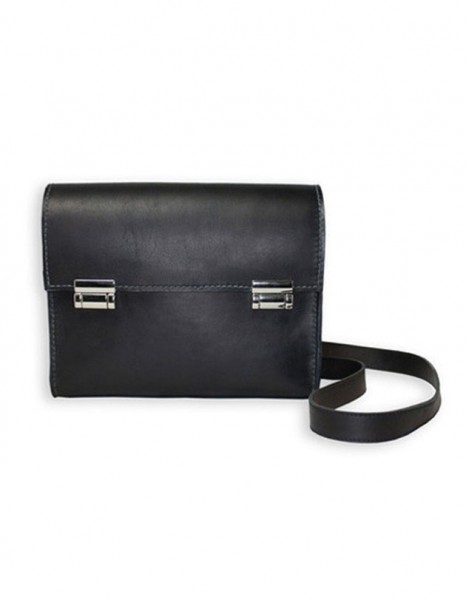 A bolsa-carteiro (R$ 640) é ótima pra levar o notebook! 201216-rivetto-bolsas-2