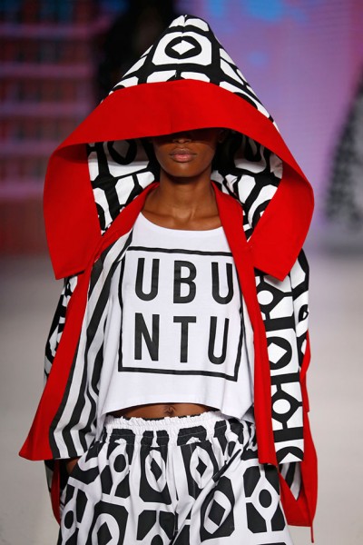 O desfile que arrepiou todo mundo: a estreia da Lab de Emicida e Fióti no SPFW 211216-retro-desf-lab-out-16