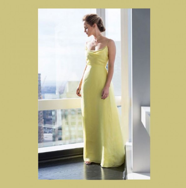 Bem no clima da Bela, o vestido amarelo de organza é Dior, criado por Maria Grazia Chiuri e feito de seda orgânica certificada 200417-instagram-emma-watson-sustentavel-2