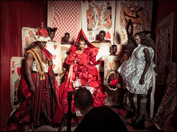 Ela faz o papel de Rainha de Copas 200717-pirelli-tim-walker-05