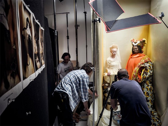 Thando Hopa e Whoopi Goldberg - que dupla! 200717-pirelli-tim-walker-18