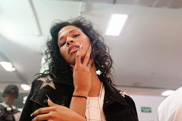 As unhas stiletto do desfile da Lab - vem ver mais! 290817-spfw-unha-lab