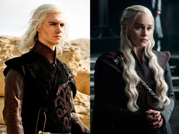Os vestidos com ombreiras garantem à loira uma estrutura forte e remetente ao uniformes de comandantes militares; também lembram o figurino usado por seu irmão, Viserys, lá na primeira temporada (na esq.) e o do seu exército, os Imaculados. Viserys-and-Daenerys