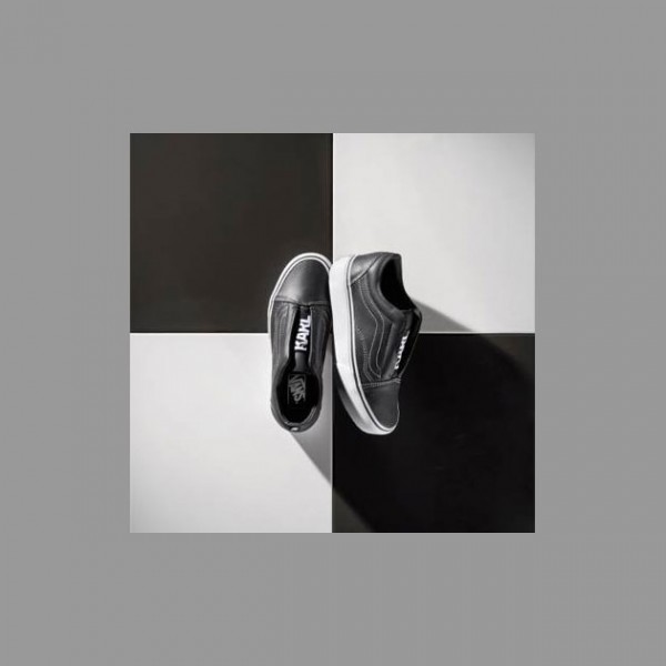 Vem ver mais da coleção da Vans com o Karl Lagerfeld - clica na foto! 011117-vans-karl4