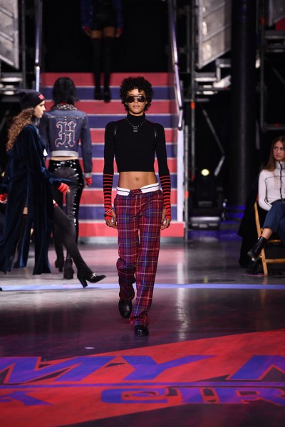 E na Tommy Hilfiger! 210917-calcabaixao