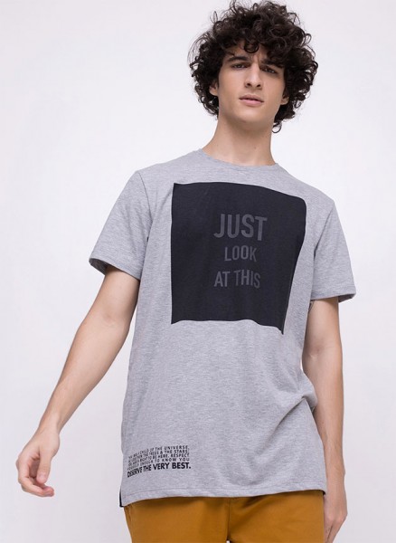 Dá uma olhadinha nessa camiseta da Youcom (R$ 59,90 no e-commerce da marca) 11217-camiseta-youcom